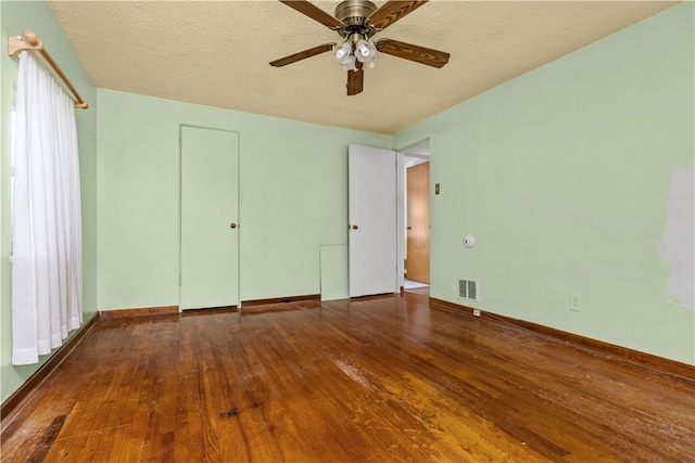 unfurnished bedroom featuring a textured ceiling, a closet, ceiling fan, and hardwood / wood-style floors