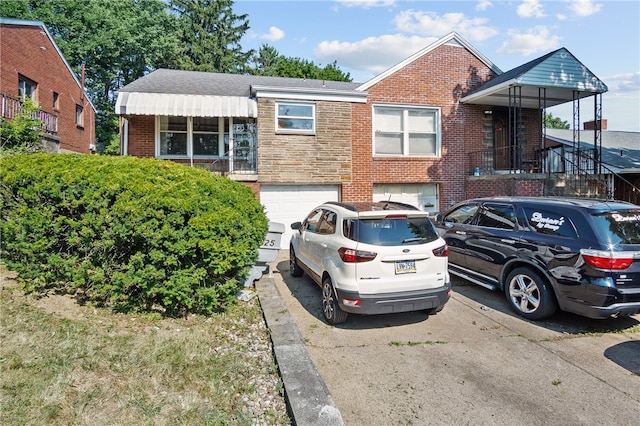 view of front of house featuring a garage