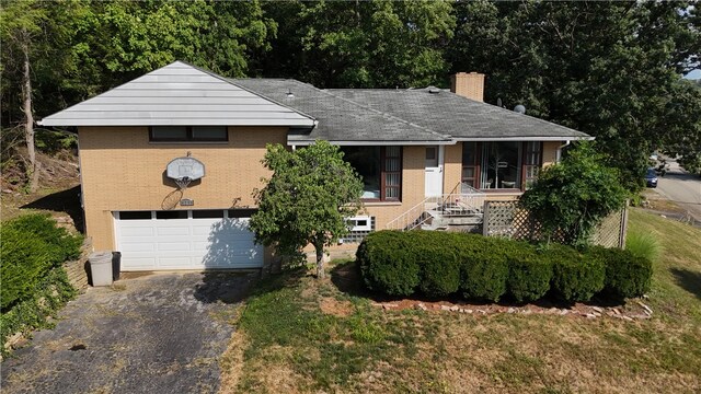 view of front of property featuring a garage