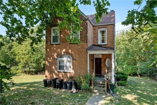 view of front of property with a front yard