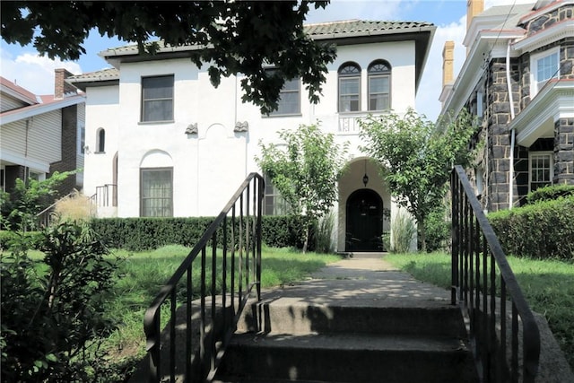 view of mediterranean / spanish-style home