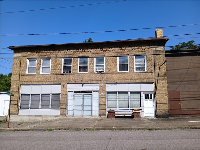 view of front facade