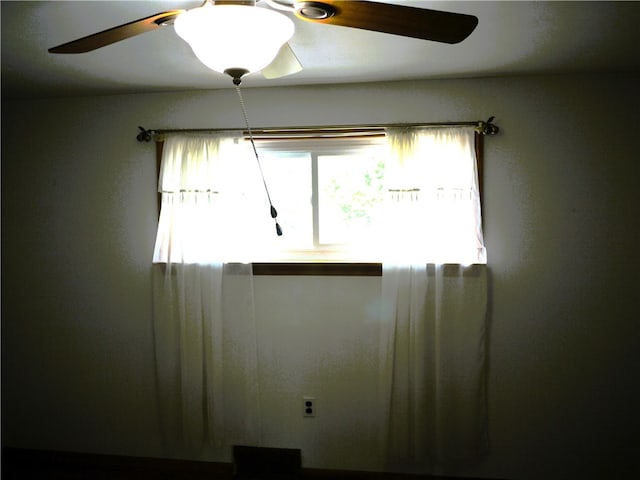 spare room with ceiling fan