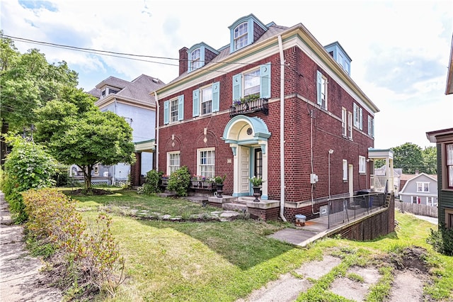 view of front of home with a front yard