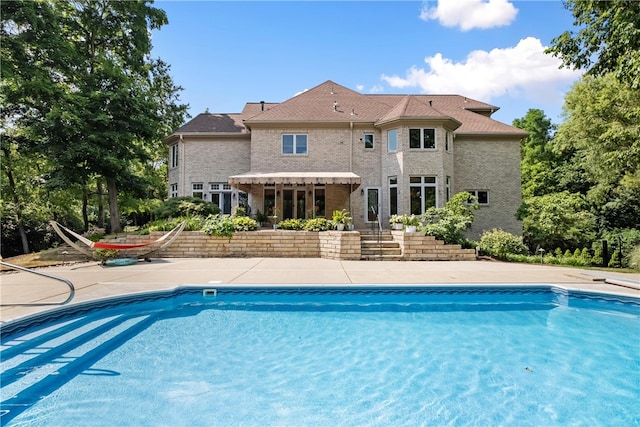 view of swimming pool