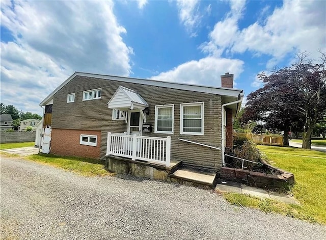 view of front of house with a front yard