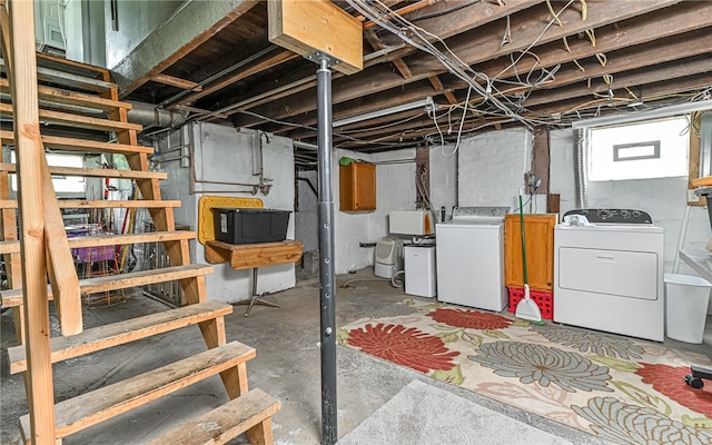 basement featuring washing machine and clothes dryer