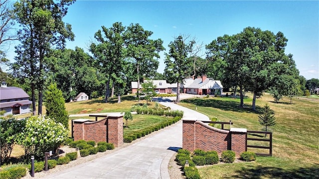 view of property's community featuring a yard