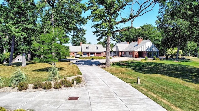 view of front facade with a front lawn and concrete driveway