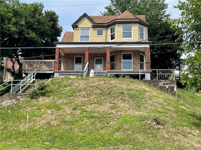 view of front facade with a porch and a front lawn