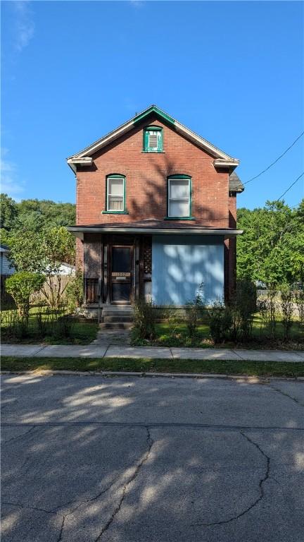 1902 Hamilton St, New Castle/7Th, PA 16101 - view of front facade with brick siding