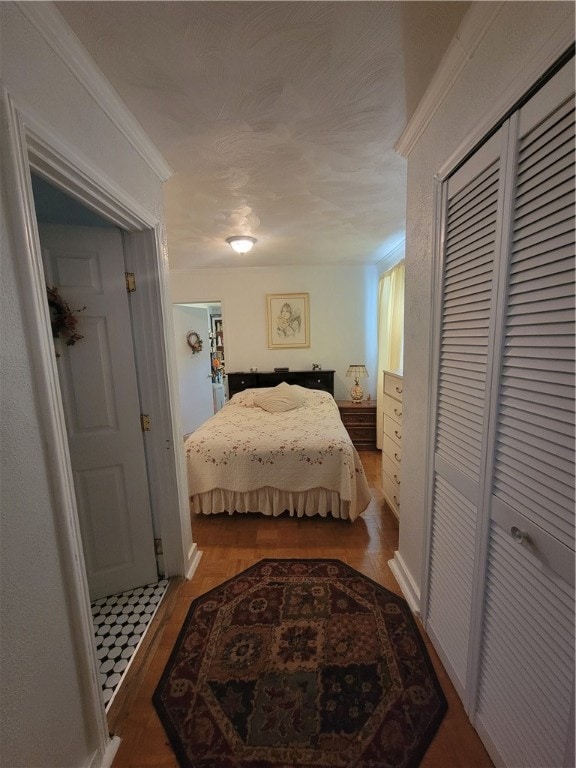 bedroom with a closet