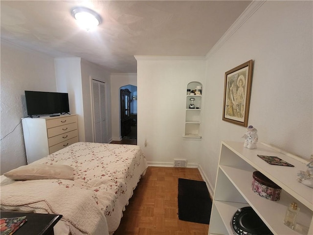 3110 Brentwood Ave, Brentwood, PA 15227 - bedroom with a closet, crown molding, and baseboards