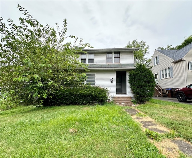 view of front of home with a front lawn