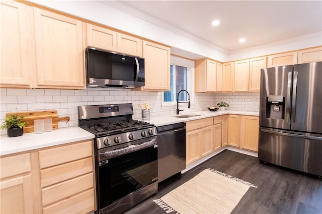 5512 Avondale Pl, Highland Park, PA 15206 - photo 13