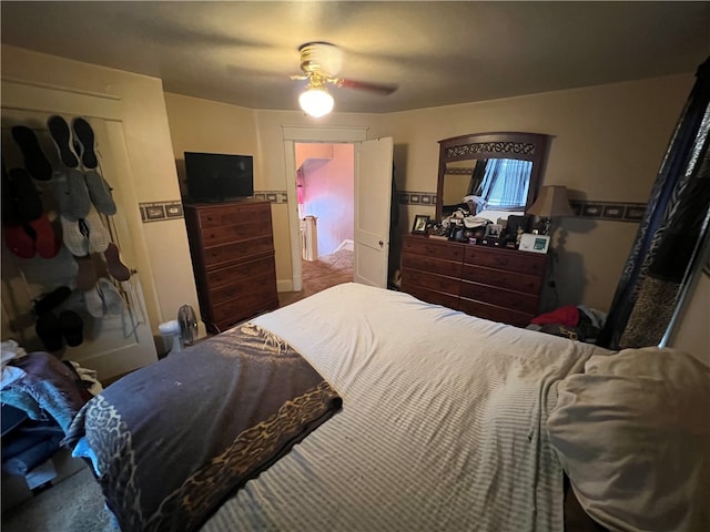 bedroom with ceiling fan