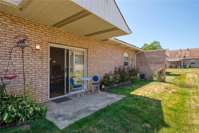 view of yard with a patio