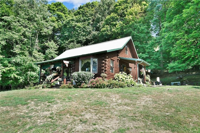 view of front of house featuring a front lawn and a porch