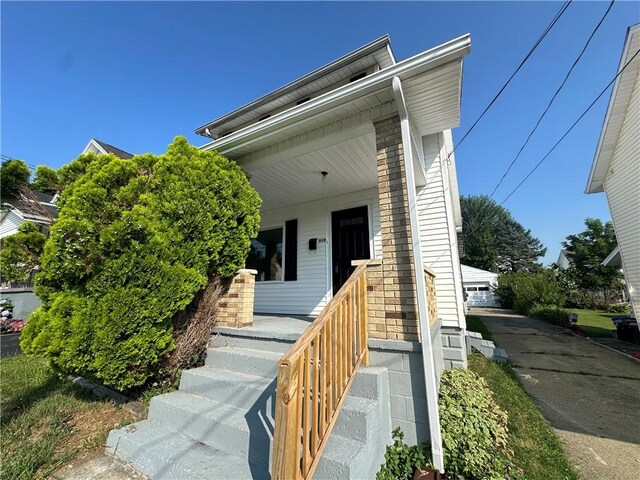 view of front of home with covered porch