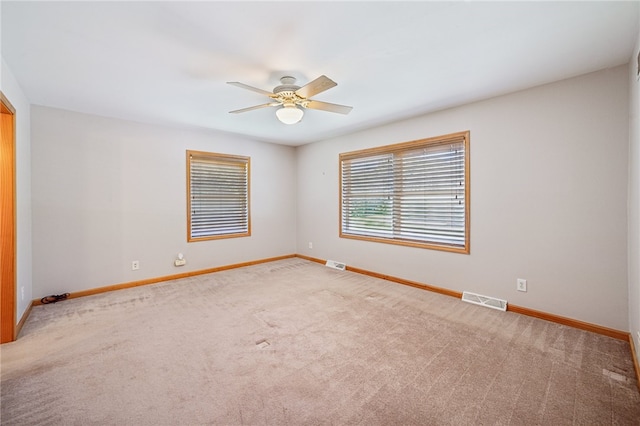 unfurnished room with carpet flooring and ceiling fan