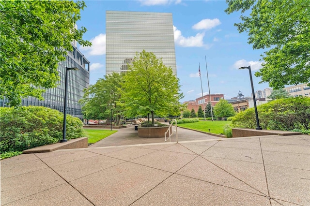112 Washington Pl Unit 7E, Downtown Pgh, PA 15219 - view of community with a lawn