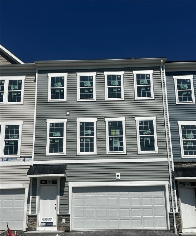 townhome / multi-family property featuring a garage