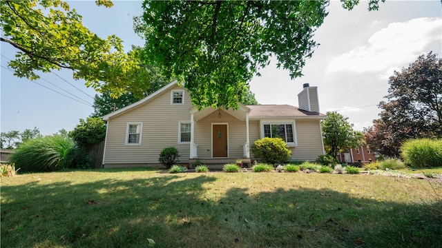 view of front facade featuring a front yard