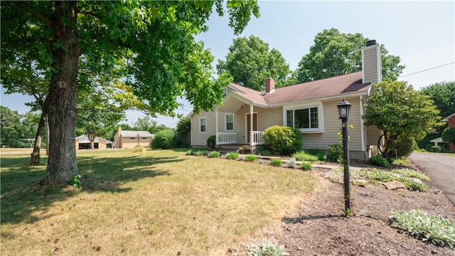 ranch-style house featuring a front yard