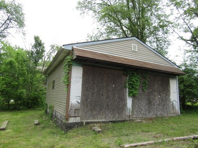 view of outbuilding featuring a lawn