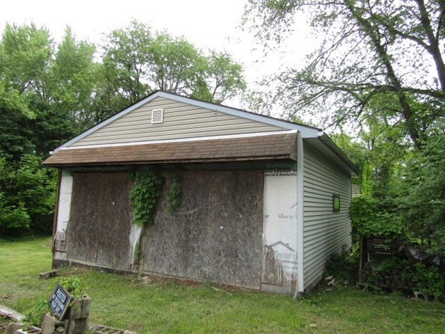 view of outdoor structure with a yard