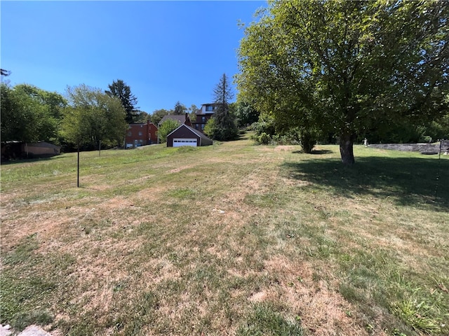 view of yard featuring a garage