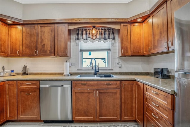 kitchen with sink, appliances with stainless steel finishes, tasteful backsplash, and light tile patterned floors