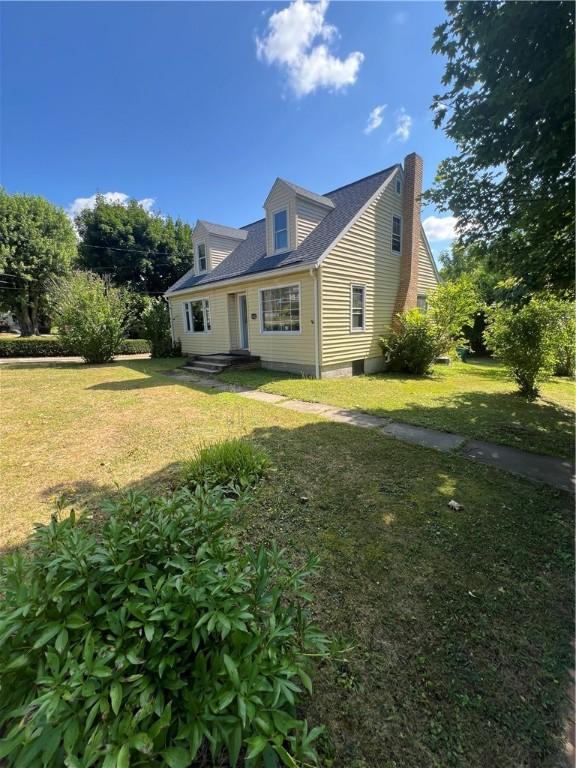 view of front of house featuring a front yard