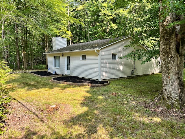 back of house featuring a lawn