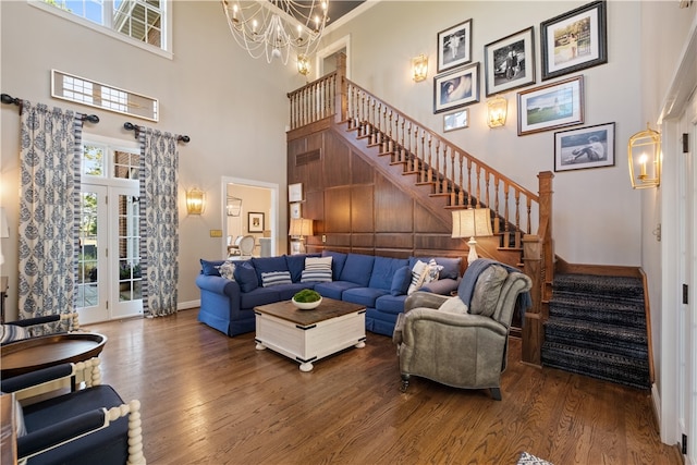 living room featuring an inviting chandelier, dark hardwood / wood-style floors, and a high ceiling