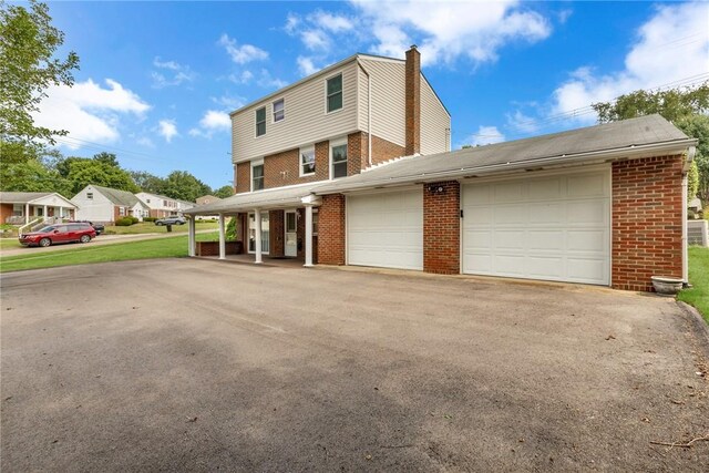 view of front of home with a front lawn