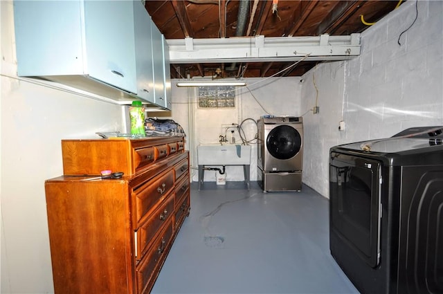 laundry area with washer and dryer, cabinets, and sink