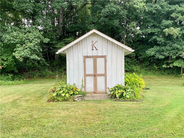 view of outdoor structure with a lawn