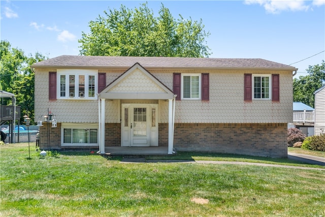 bi-level home with a front yard