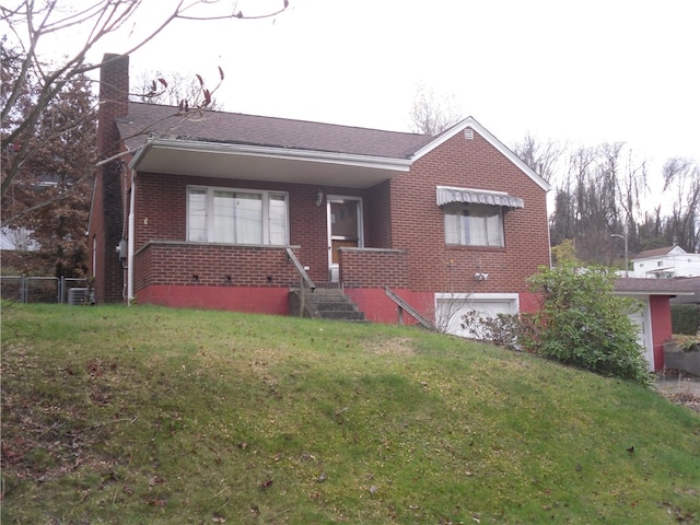 view of front of home featuring a front lawn