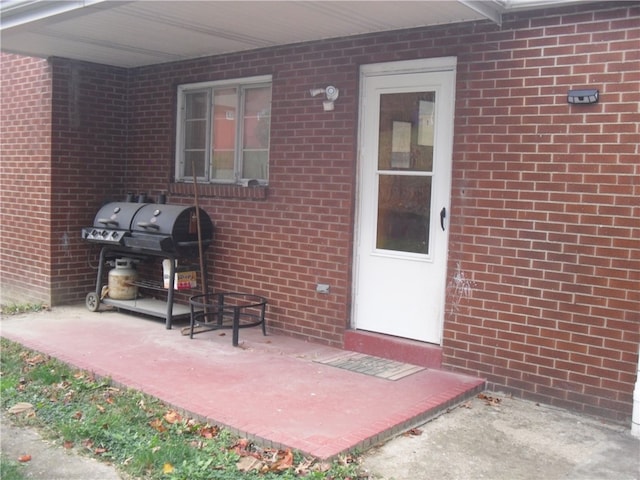 property entrance featuring a patio