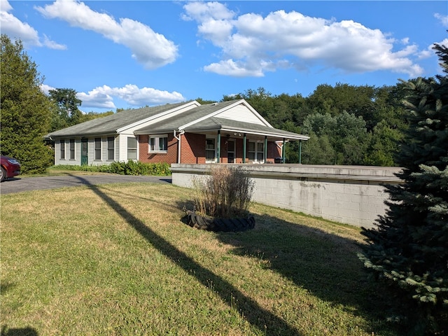 view of front of home with a front yard