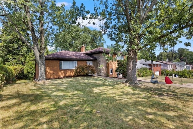 ranch-style house featuring a front yard