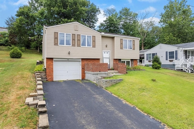 view of front facade featuring a garage and a front yard