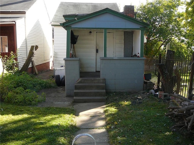 bungalow with a front yard and covered porch