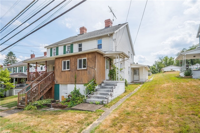 view of front of house with a front lawn