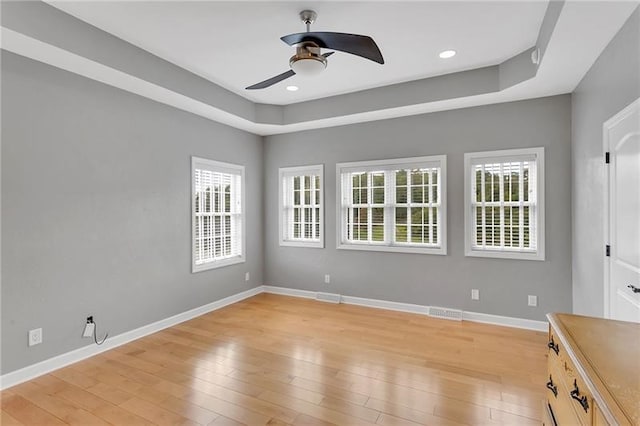 spare room featuring light wood-style floors, baseboards, a ceiling fan, and recessed lighting