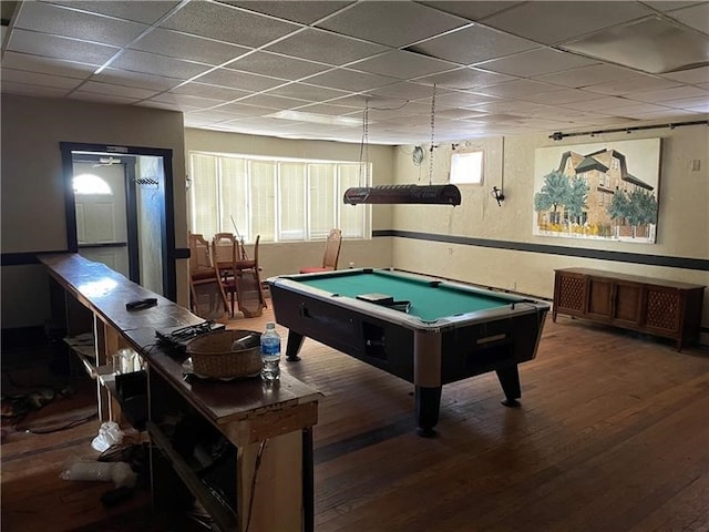 playroom with a drop ceiling, hardwood / wood-style flooring, and billiards