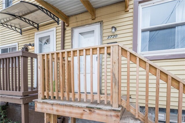 property entrance featuring a wooden deck