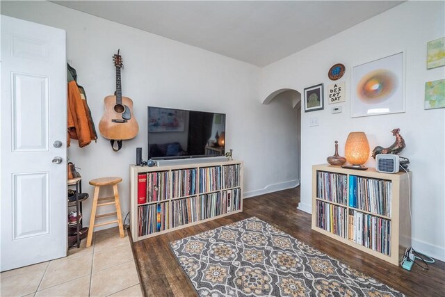 living area with hardwood / wood-style flooring